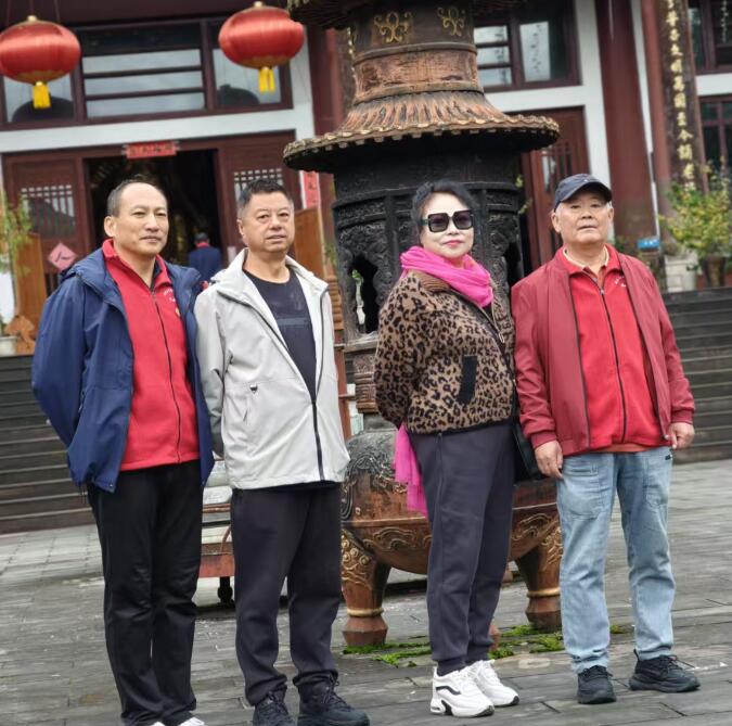 易海浪人院长率队参加四川成都鹤鸣山2025年会